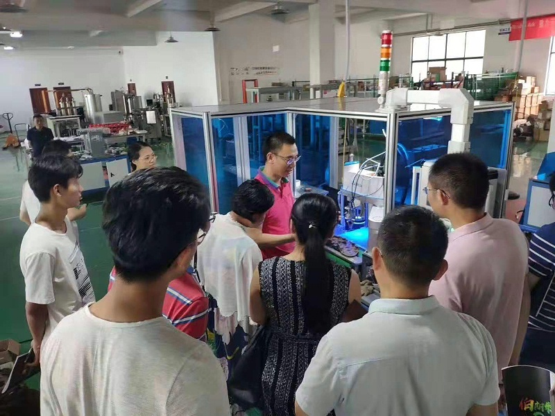 高鐵動(dòng)車組閘片（剎車片）分解機(jī)順利通過上海鐵路局聯(lián)合專家組驗(yàn)收